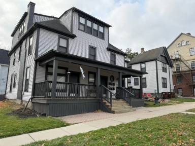 Main picture of 701 Emmet St