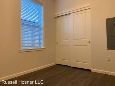 Main picture of 7100 N Greenwich Ave