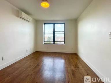 Main picture of 2250 Clarendon Rd