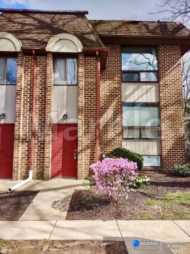 Main picture of 738 Putnam Blvd