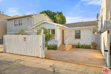 Main picture of 123 Catamaran St