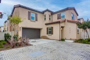 Main picture of 693 Gemstone Dr