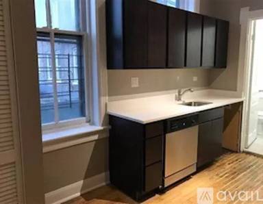 Main picture of 2346 W McLean