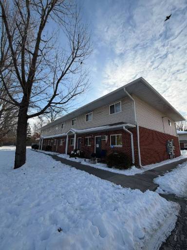 Main picture of 250 S Lewis Ln