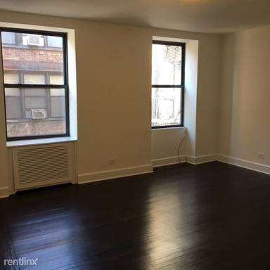 Main picture of 61 W 8th St