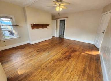 Main picture of 655 E 7th St