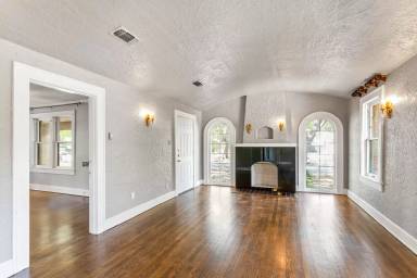 Main picture of 2711 Greene Ave