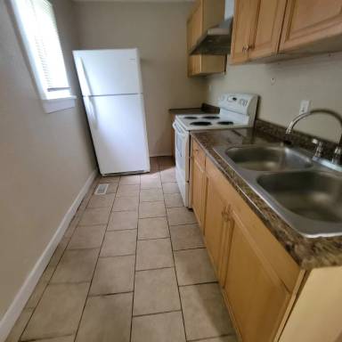 Main picture of 2866 N Dearborn St