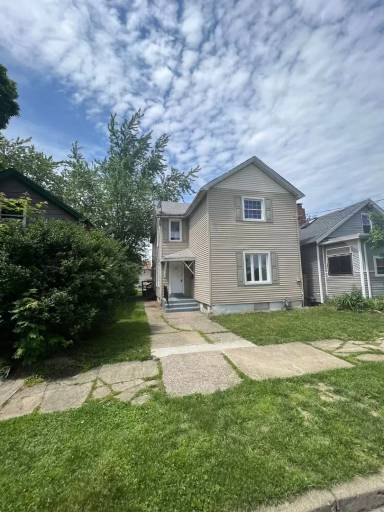 Main picture of 1122 E 11th St