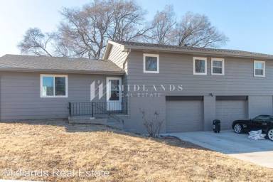 Main picture of 2612 S 61st Ave