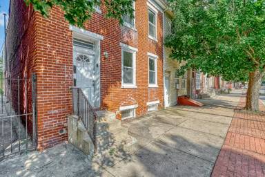 Main picture of 341 S George St