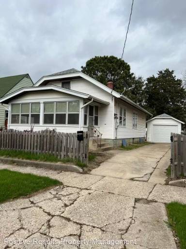 Main picture of 2121 N Court St