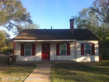 Main picture of 110 Gilchrist Ave