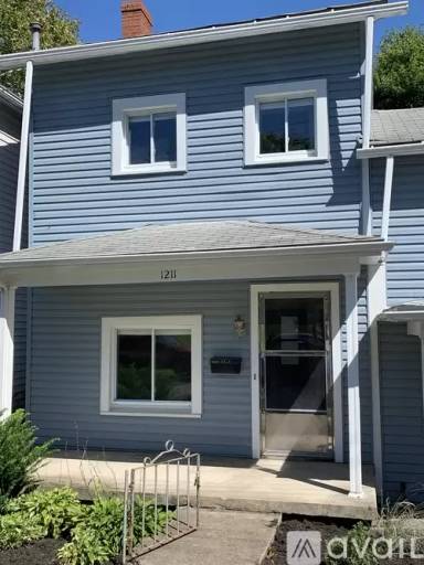 Main picture of 1211 Front St