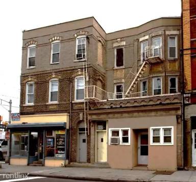 Main picture of 692 Summit Ave