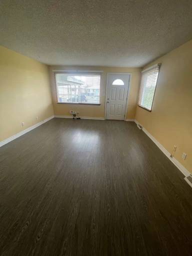 Main picture of 4324 W Everett Ave