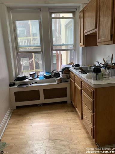 Main picture of 1687 Commonwealth Ave