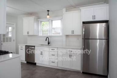 Main picture of 17 Granite St
