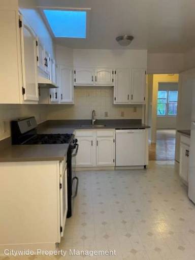 Main picture of 2562 Diamond St