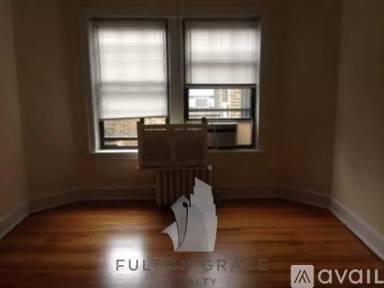 Main picture of 2348 W Addison St