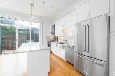 Main picture of 1046 W Monroe St