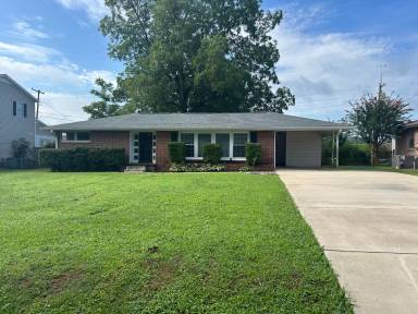Main picture of 910 Tyler Ave