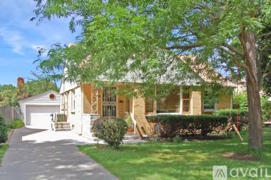 Main picture of 3363 N 93rd St