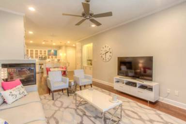Main picture of 2800 Sandage Ave