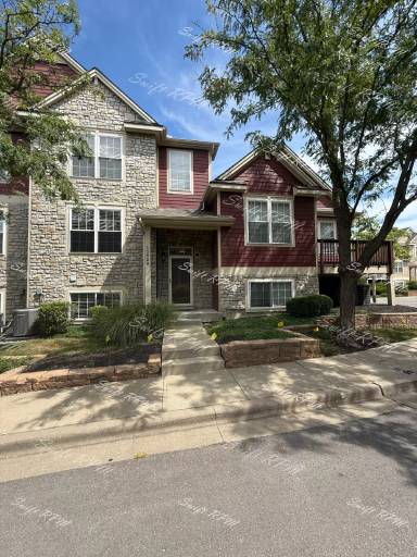 Main picture of 15829 Robinson St