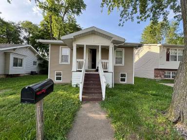 Main picture of 256 Elm St