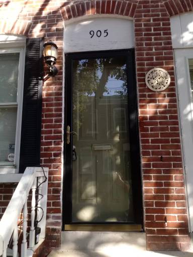 Main picture of 905 Marshall St