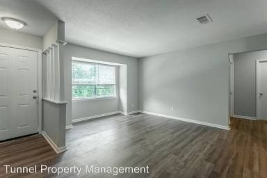 Main picture of 2410 Lyndon Ave
