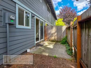 Main picture of 1669 Dollar St