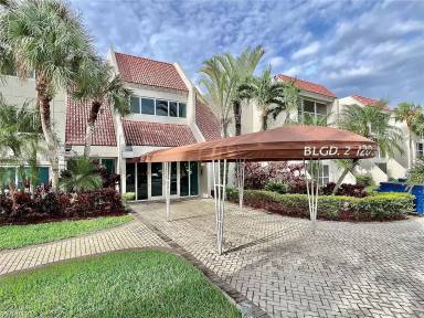 Main picture of 120 Lakeview Dr