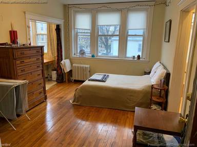 Main picture of 220 Kelton St