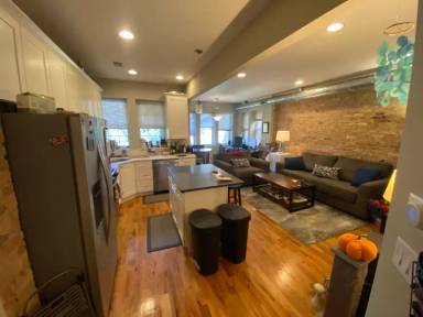 Main picture of 2707 N Washtenaw Ave