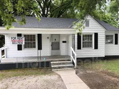 Main picture of 1005 W Saint James St