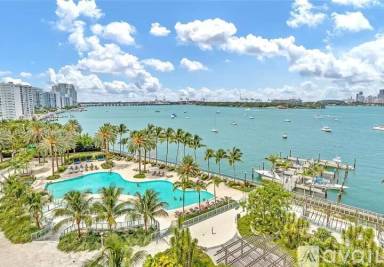 Main picture of 1500 Bay Dr