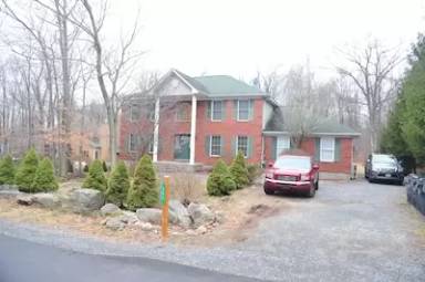 Main picture of 564 Cayuga Dr