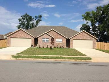 Main picture of 1200 SW Quartz Rd