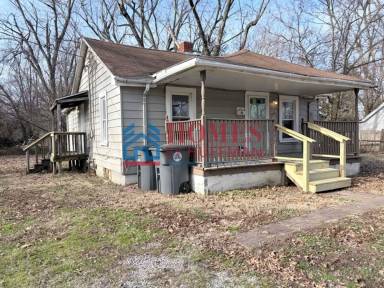 Main picture of 2715 S Alvord Blvd