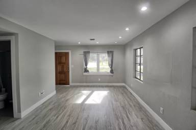 Main picture of 3027 E Crystal Lake Ave