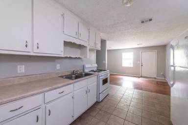 Main picture of 2698 George St NW