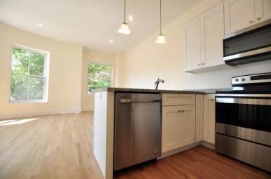 Main picture of 877 Beacon St