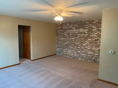 Main picture of 515 Monroe Ave