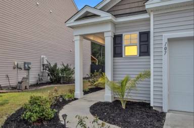 Main picture of 107 Blossom Wood Ln