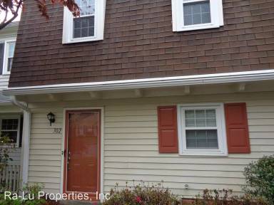 Main picture of 302 Oak Arbor Ln