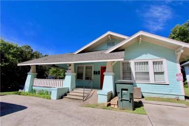 Main picture of 201 N Locust Ave