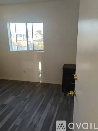 Main picture of 847 W 43rd St