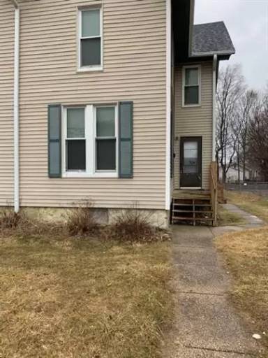 Main picture of 820 N Rockton Ave